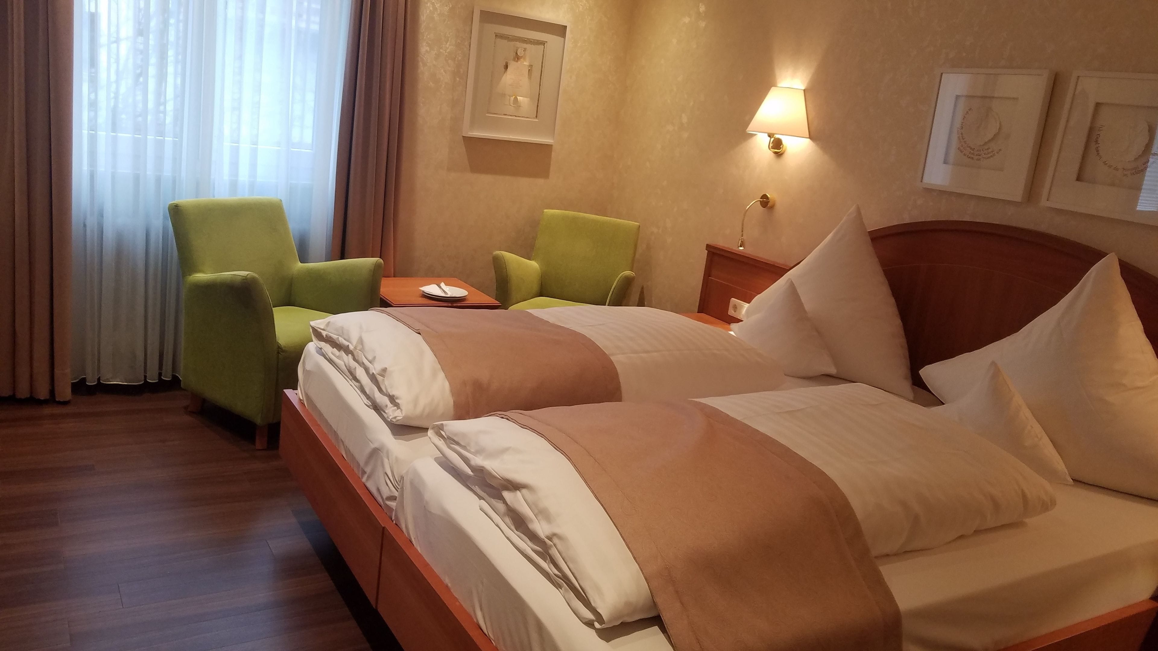 double room, 1 king bed, non smoking | hypo-allergenic bedding, in-room safe, individually decorated