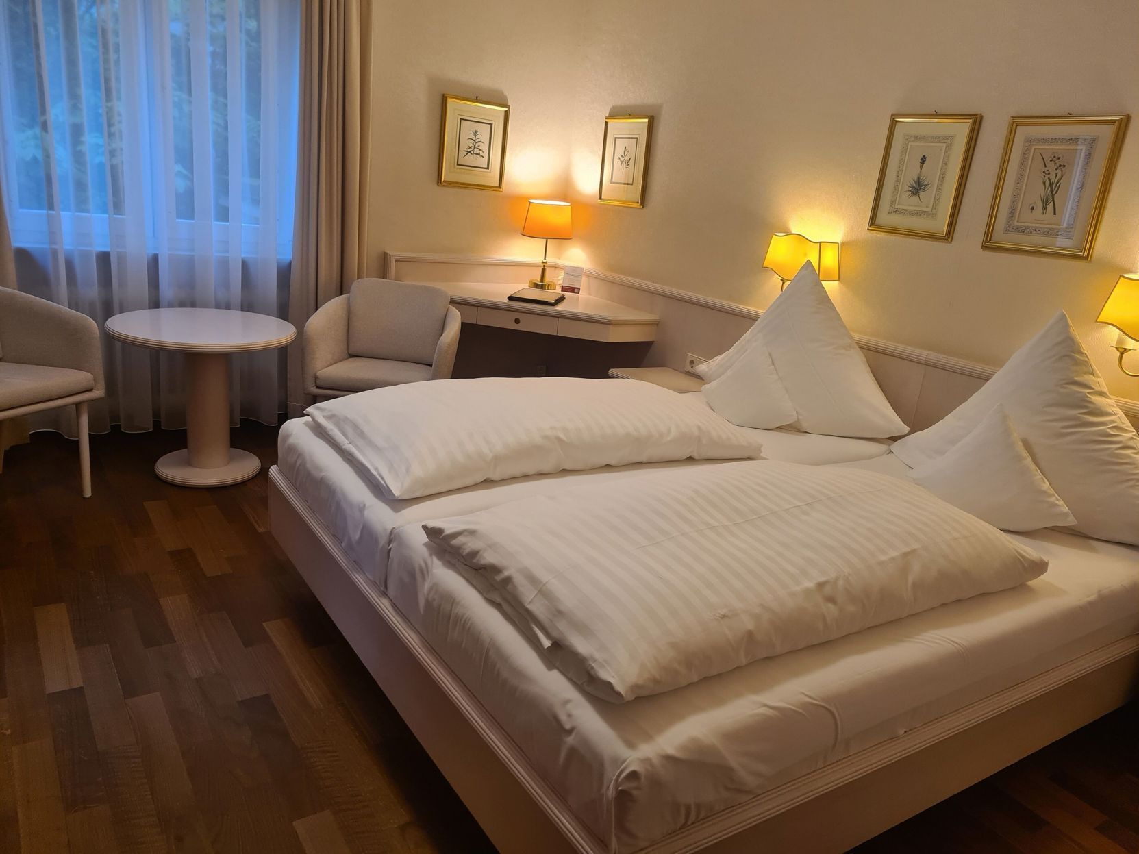 Hypo-allergenic bedding, down comforters, in-room safe