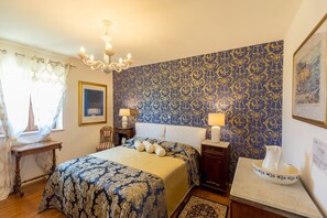 5 habitaciones, tabla de planchar con plancha y ropa de cama 