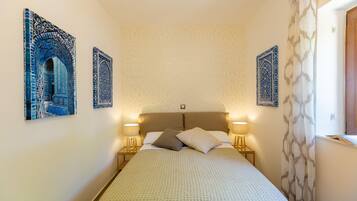 5 bedrooms, iron/ironing board, bed sheets