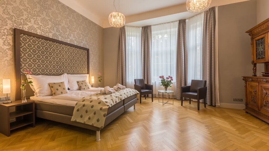 行政雙人或雙床房 | 客房內保險箱、獨特裝潢、布置獨特、書桌