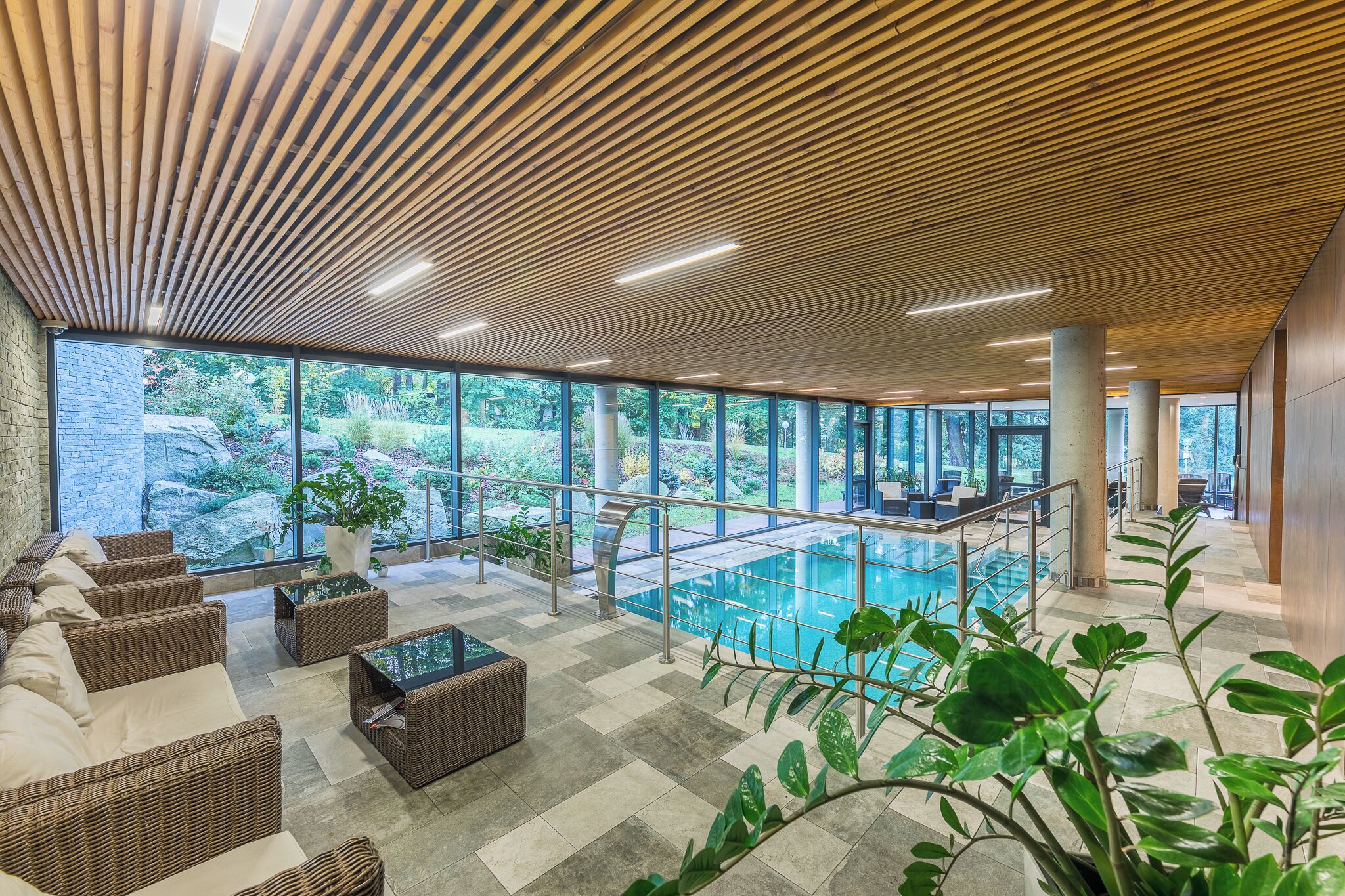 Sauna, hot tub, steam room, hot stone massages, deep-tissue massages