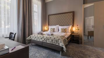 行政双人房, 通行无障碍 | 客房内保险箱、办公桌、笔记本电脑工作区、遮光窗帘