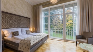 Deluxe-Suite | Minibar, Zimmersafe, individuell dekoriert, individuell eingerichtet