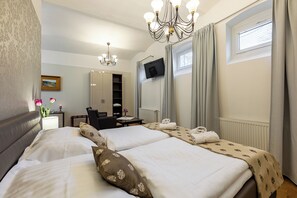 Økonomi-tremannshytte | Minibar, safe på rommet, individuelt dekorert og individuelt innredet