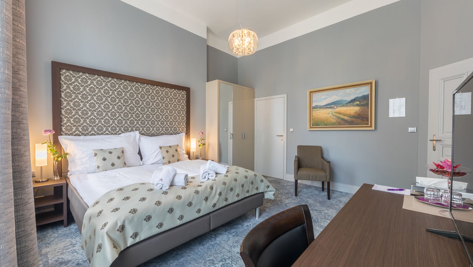 行政双人房, 通行无障碍 | 客房内保险箱、办公桌、笔记本电脑工作区、遮光窗帘