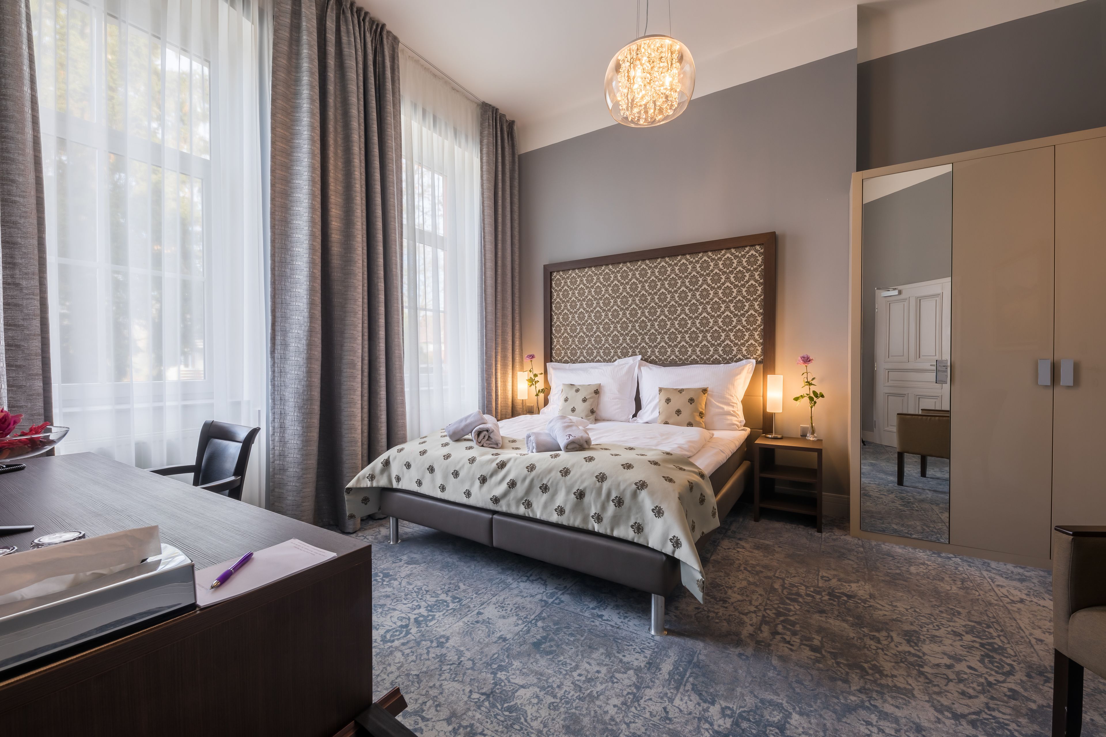 double or twin room, accessible | 1 bedroom, in-room safe, desk, laptop workspace