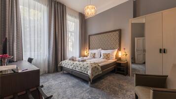 行政双人房, 通行无障碍 | 客房内保险箱、办公桌、笔记本电脑工作区、遮光窗帘