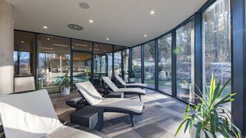 Sauna, hot tub, steam room, hot stone massages, deep-tissue massages