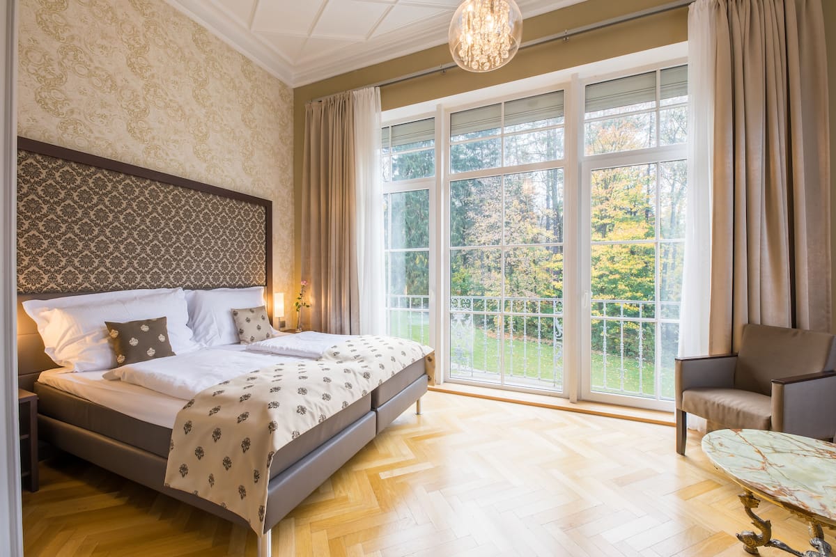 deluxe suite | garden view