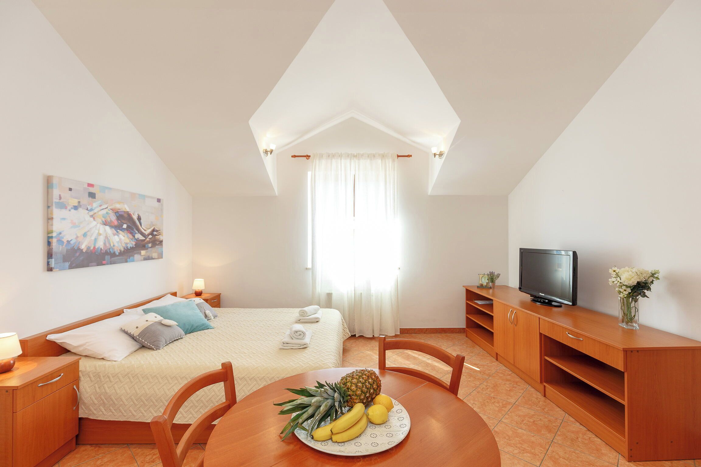 1 bedroom, bed sheets