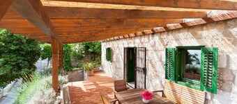 Cypress Cottage - Four Bedroom House, Sleeps 8
