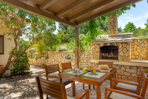 Outdoor dining - Hedera Estate, House Hedera (Mokosica)