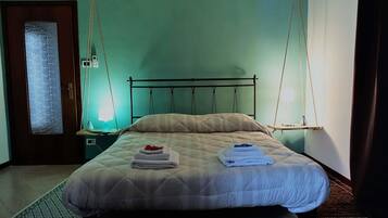 Doppelzimmer, 1 Queen-Bett | Zimmersafe, Schreibtisch, Verdunkelungsvorhänge, Bügeleisen/Bügelbrett
