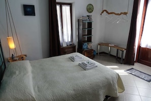In-room safe, desk, blackout curtains, iron/ironing board - B&B Valchisone (Pinasca)