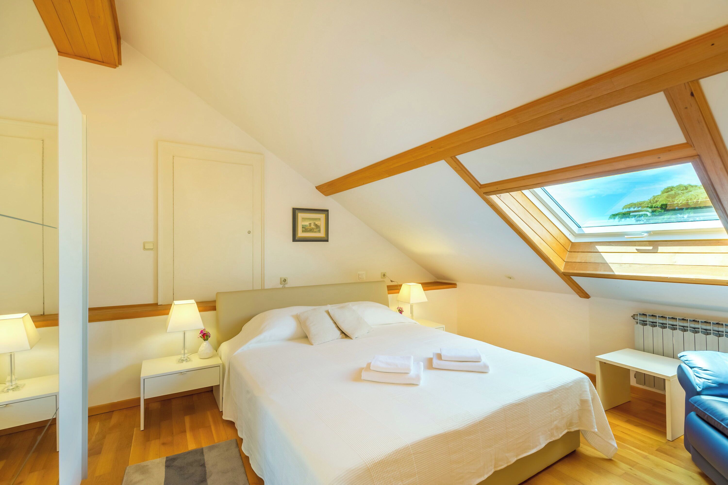 3 chambres, fer et planche à repasser, draps fournis