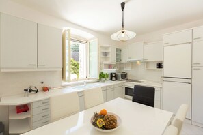 Unclassified image, 3 of 36, button