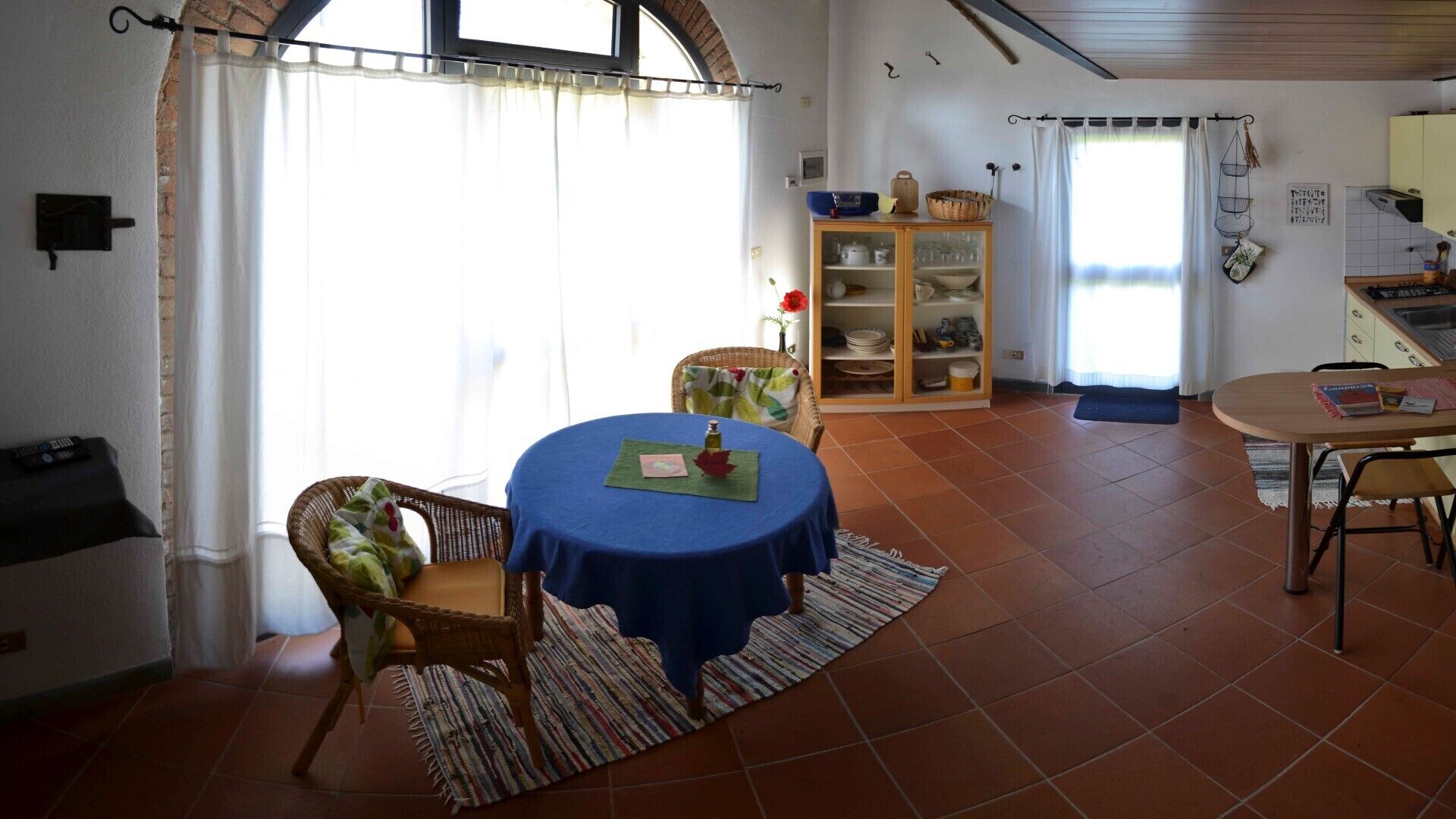 saloon with kitchen-corner