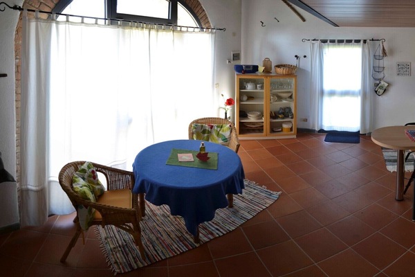 saloon with kitchen-corner