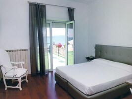 Cunas, camas plegables/adicionales, wifi gratis y ropa de cama 