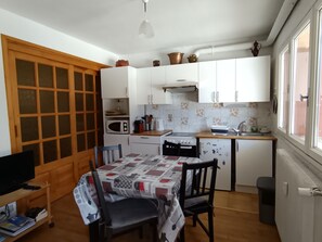 Refrigerador, microondas, horno, tostadora