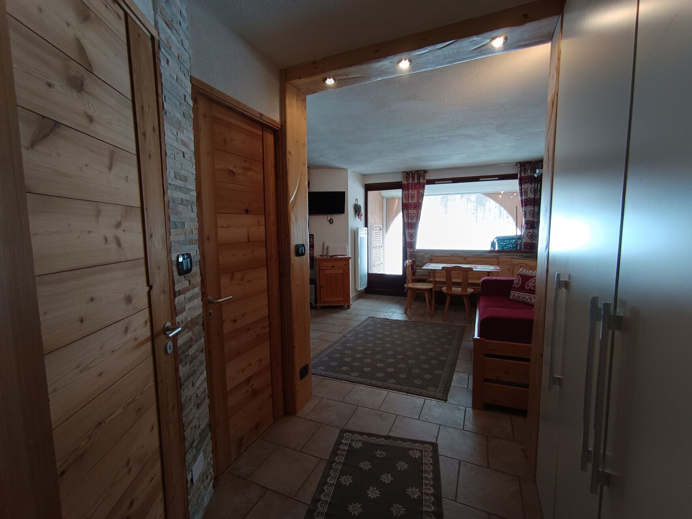 Ski-in/ski-out Apartment With Terrace, Pets Allowed, 6 Pers. - Claviere