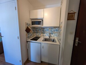 Fridge, microwave, highchair - Ski-in/out studio with balcony, pets allowed (Montgenèvre)