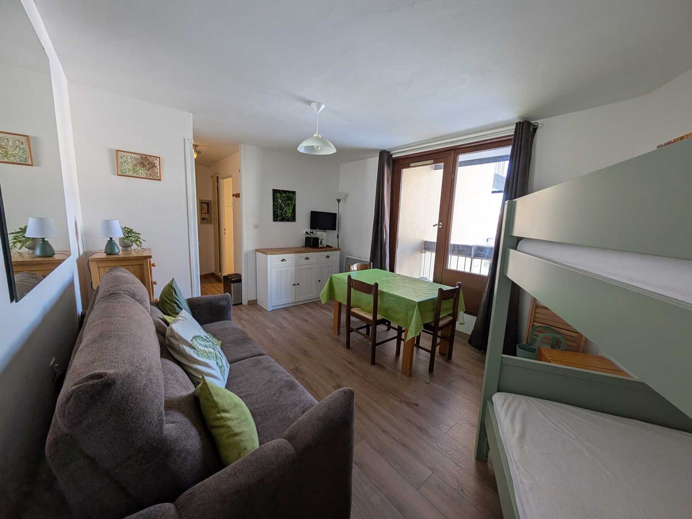 Ski-in/out Studio With Balcony, Pets Allowed - Montgenèvre