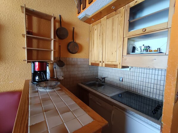 Fridge, microwave, dishwasher, highchair