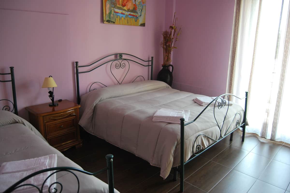 Triple Room | Free WiFi, bed sheets