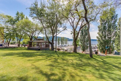 Dog-friendly getaway with large deck & lake view - walk to shops & marina
