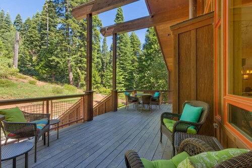 Fairway Favorite - Walk to Tahoe City Shops, Dining & Lake - Dog OK