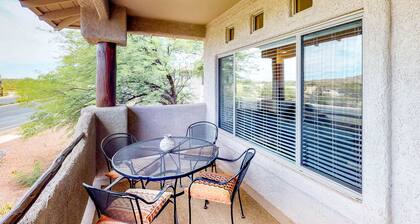 Spacious, dog-friendly condo with pool & hot tub