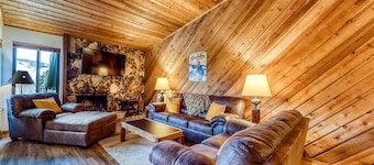 NYTT LISTNING! Mountain retrÀtt med golf pÄ plats, gemensam pool, badtunna, bastu