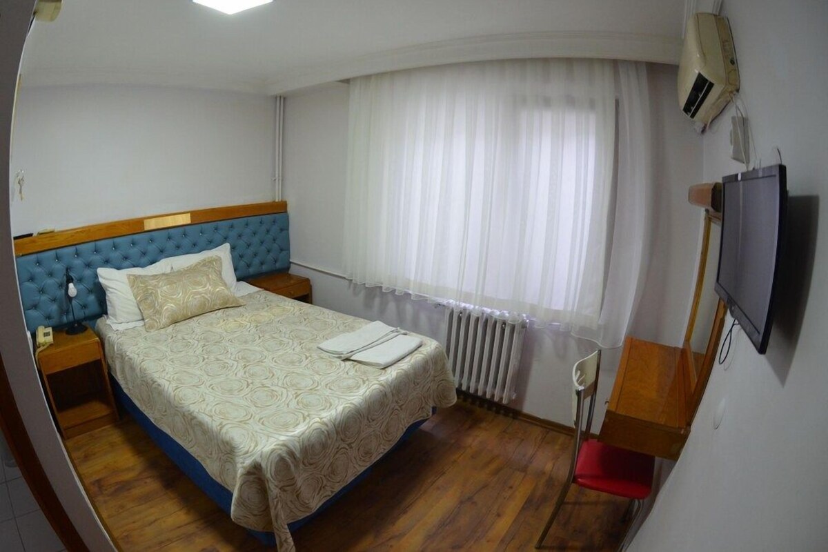 In-room safe, desk, WiFi (free), bed sheets