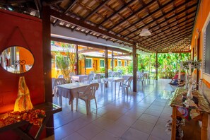 Petit déjeuner complet compris tous les jours