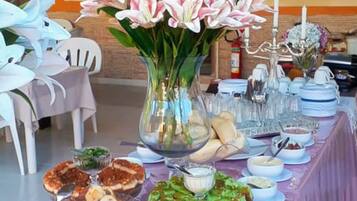 Free daily full breakfast