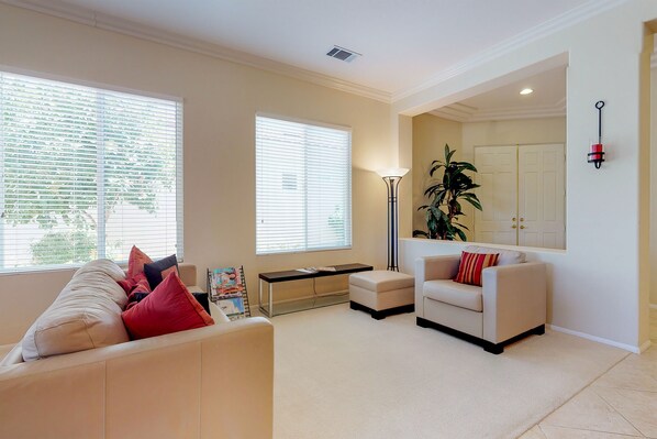 TV, fireplace, DVD player, books