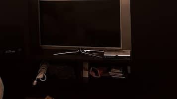 Comfort Apartment | Living room | Flat-screen TV