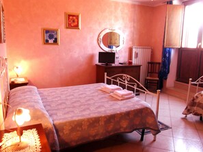 Comfort Room, 1 Bedroom | 1 bedroom, free WiFi, bed sheets - Dolcedorme B&B (Terranova di Pollino)