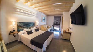 Suite, Non Smoking | 1 bedroom, Egyptian cotton sheets, premium bedding, down comforters