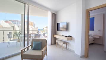 2 bedrooms, in-room safe, desk, soundproofing