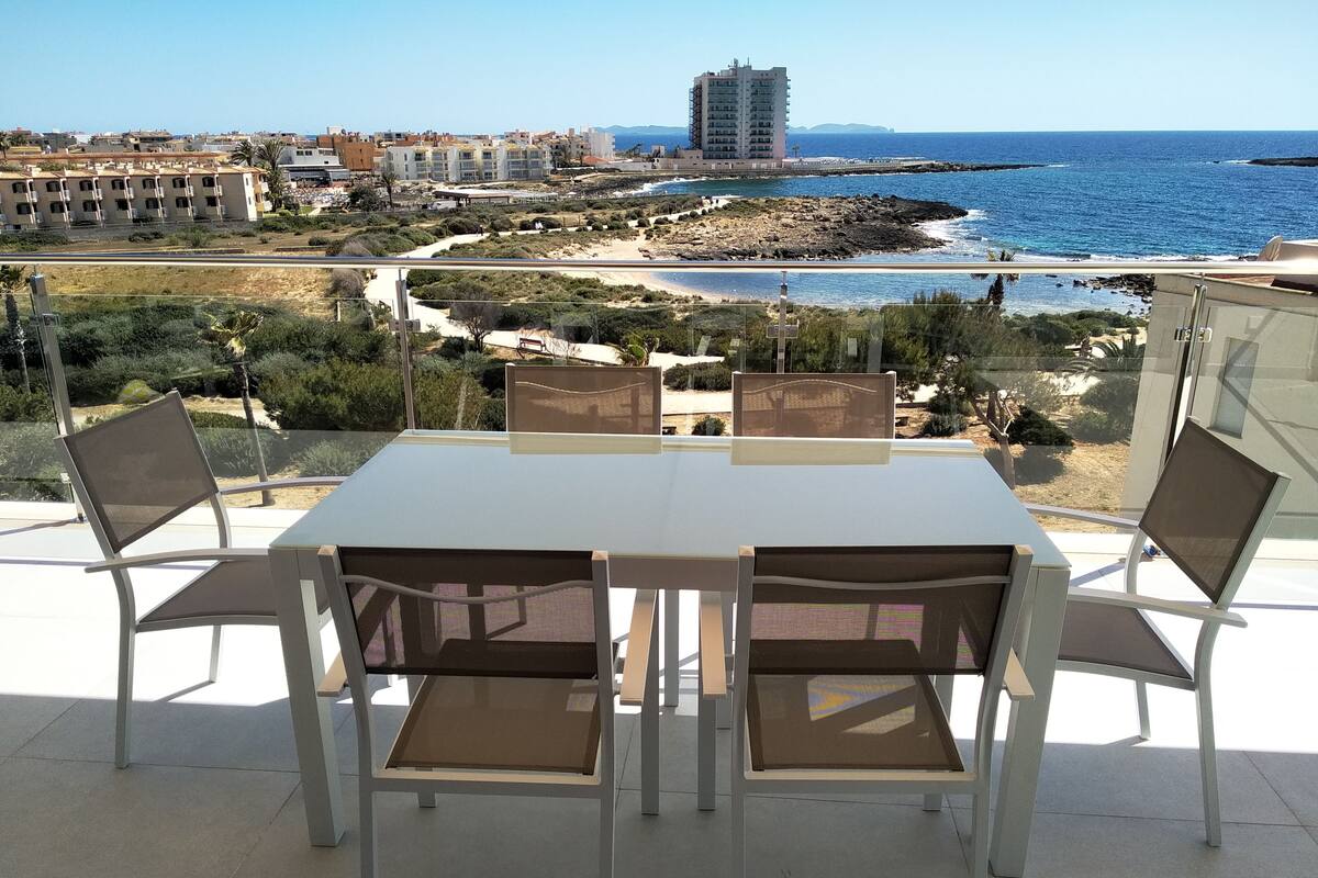 Leilighet, 2 soverom, terrasse, havutsikt | Utsikt mot strand/hav