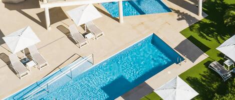 Seasonal outdoor pool, open 9 AM to 7 PM, pool umbrellas, pool loungers