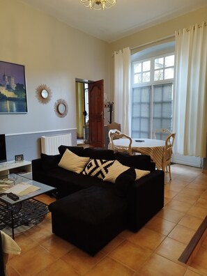 Studio Familial, rez de chaussée (appartement classé) | Coin séjour