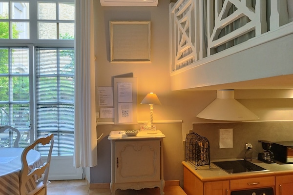 Family Studio, ground floor | Living area | Flat-screen TV