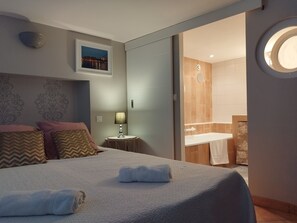 Family Studio, ground floor | Desk, laptop workspace, soundproofing, iron/ironing board - Entre vignes et dentelles (Courthezon)