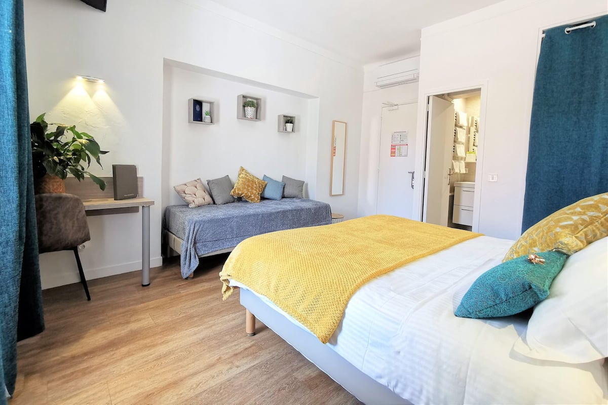 Habitación doble superior, Terraza | Ropa de cama de alta calidad y camas con pillow-top