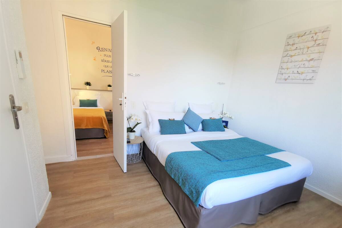 Habitación familiar, 2 habitaciones, 2 baños | Ropa de cama de alta calidad y camas con pillow-top