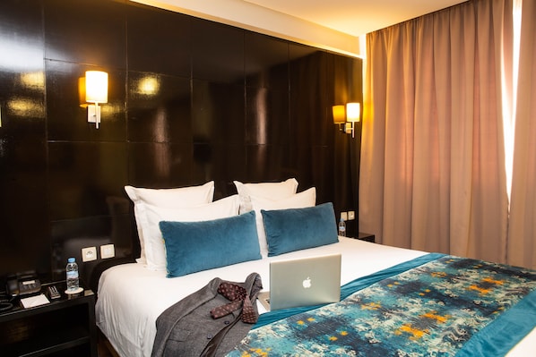 Deluxe-Suite, 1 Queen-Bett und Schlafsofa | Hochwertige Bettwaren, Zimmersafe, Schreibtisch
